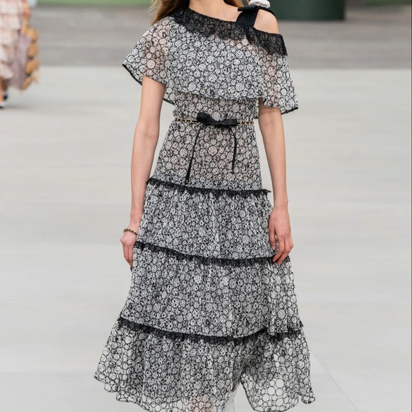 292. Chanel Resort 2020 Interlocking CC Logo Chain-Link Belt Necklace $1975 - Picture 9 of 10